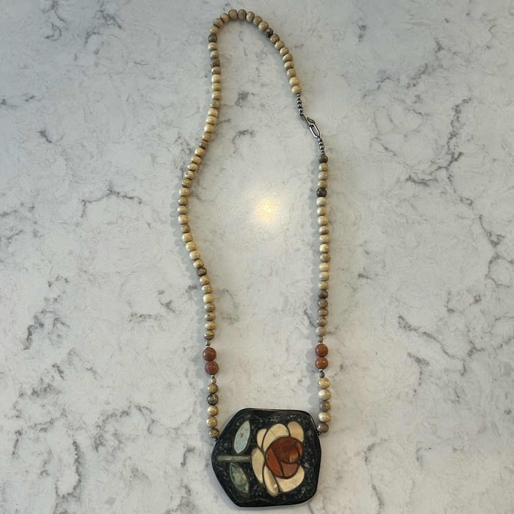 VINTAGE BEADED NECKLACE